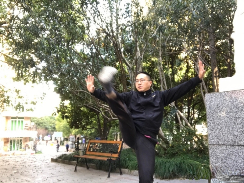 自故深情好受伤的第三张照片--澳门上门女婿服务网